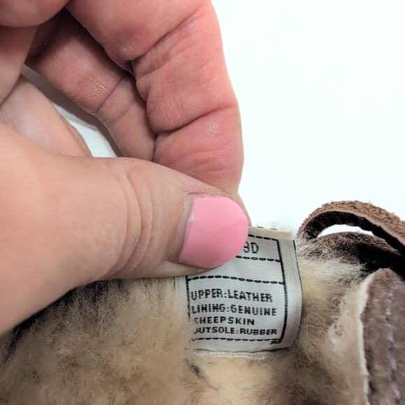 Ugg Dakota Leather Sheepskin Moccasins Women's Size 9 - Picture 8 of 9